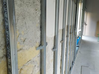 Struttura collegata alla muratura retrostante